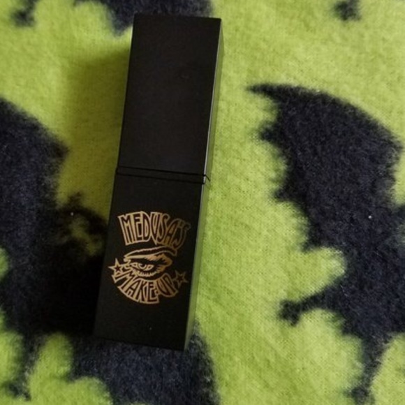 🌟CHIKA Medusa Makeup Lipstick NWT - Picture 6 of 8